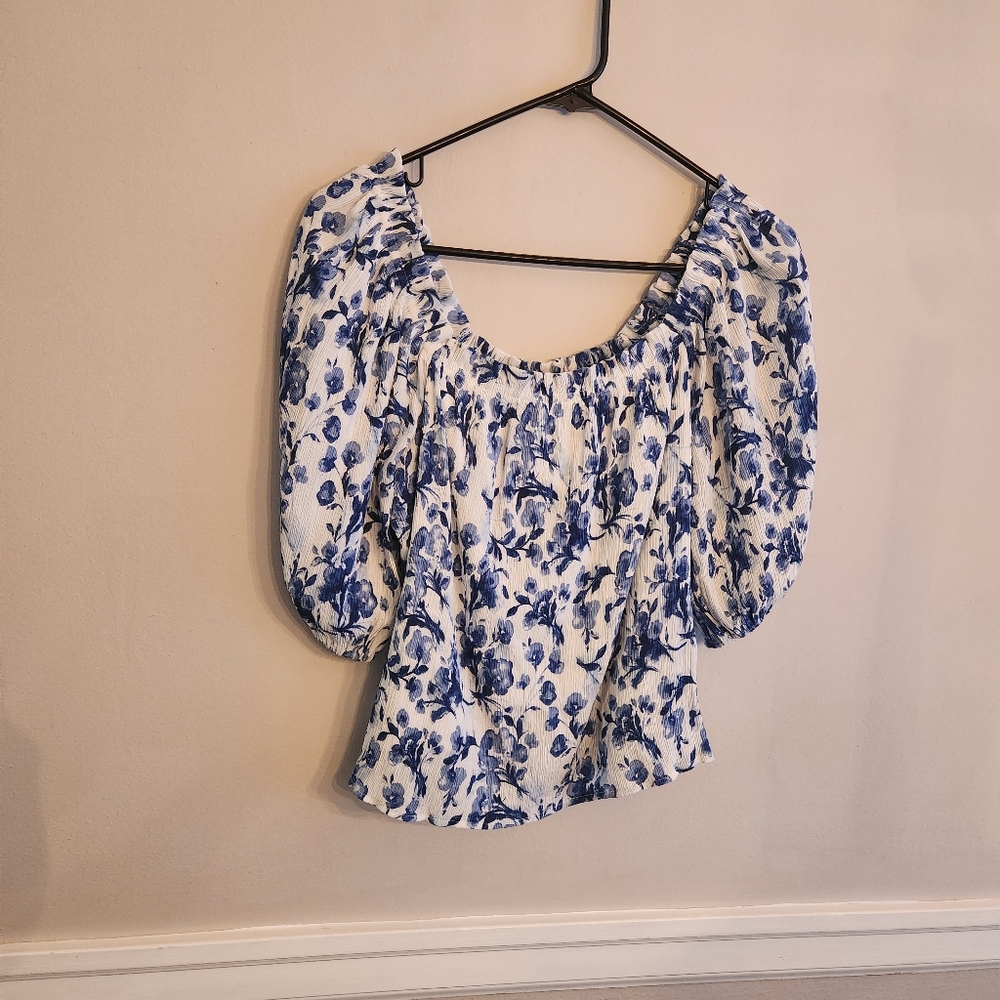 Abercrombie & Fitch Floral Blue and White Women's Top Sz S